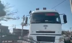Diyarbakır'da freni boşalan tır refüje çıktı