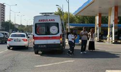 Ambulans kazaya karıştı, sağlıkçılar muhabirin görevini engelledi