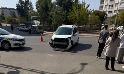 Siirt’te hafif ticari araç ile motosiklet çarpıştı: 2 yaralı