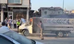 Alevlere teslim olan kamyonetteki yangına kolayla müdahale ettiler