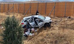 Sivas’ta yoldan çıkan araçtaki 1’i bebek 4 kişi yaralandı