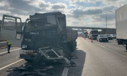 Kuzey Marmara Otoyolu’nda kamyon tıra çarptı: 1 yaralı