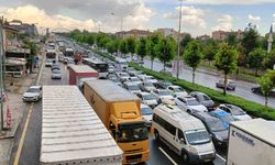 Ankara’da etkili olan yağış yolu kapattı