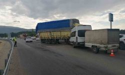 Fındık işçilerini taşıyan minibüs ile kamyon çarpıştı: 8 yaralı