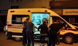 Bafra’da evinin kapısında bıçaklanan çocuk yaralandı