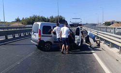 Bariyerlere çarpıp kaza yapan sürücü kazayı burnu kanamadan atlattı