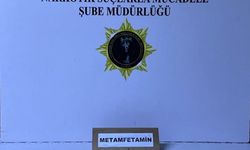 Narkotik dedektör köpeği aracın döşemesine gizlenmiş uyuşturucu buldu: 3 gözaltı