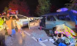 Karabük’te otomobiller çarpıştı: 2’si çocuk 6 yaralı