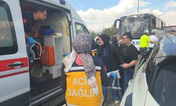 Yolcu otobüsü gemi çapası taşıyan tıra çarptı...3 yaralı