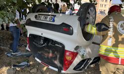 Otomobil tarlaya uçtu, sürücü ve torunu hafif yaralandı