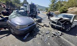 Antalya’da iki otomobilin çarpıştığı feci kazada 8 yaralı