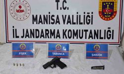 Şüpheli gençten tabanca ve mermi çıktı