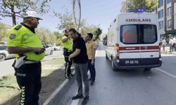 Emekli maaşını çekti, yolun karşısına geçerken otomobil çarpıp kaçtı