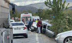 Otomobiller çarpıştı: 1’i çocuk 4 kişi yaralı