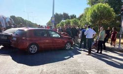 Trafik ışıkları arızalandı, araçlar birbirine girdi