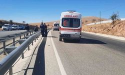 Bariyerlere çarpan motosiklet sürücüsü ağır yaralandı