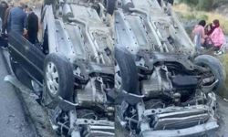 Kızlarını üniversiteye götüren ailenin otomobili takla attı: 3 yaralı