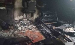 Elektrik kontağından çıkan yangında iki katlı ev kullanılamaz hale geldi