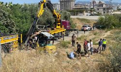 Antalya’da devrilen forkliftin altında kalan sürücü hayatını kaybetti