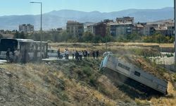 Elazığ’da park halindeki otobüs şarampole yuvarlandı