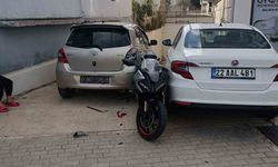 Keşan’da 4 otomobile çarpan motosiklet sürücüsü yaralandı