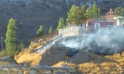 İtfaiye ekibinden anız yangınlarına müdahale