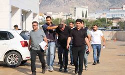 Otomatik silahla galeriye saldıran şüpheliler tutuklandı