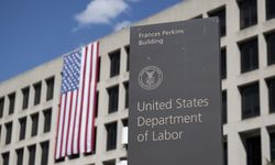 Washington’da Çalışma Bakanlığı binasına Amerikan bayrağı asıldı