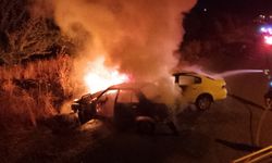 Nevşehir’de çarpışan iki otomobil yandı, sürücüleri yaralandı