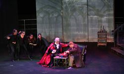 KKTC'de "Girne Fest 25" kapsamında "Dracula: Bir Dehşet Komedisi" sahnelendi