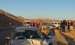 Şırnak'ta çarpışan iki otomobildeki 4 kişi yaralandı