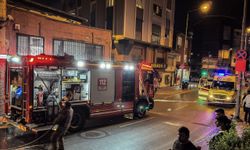 Beyoğlu'nda 5 katlı binanın bodrum katında çıkan yangın söndürüldü