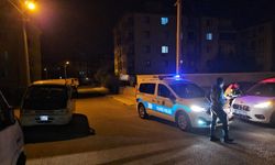 Çorum'da "dur" ihtarına uymayan araç sürücüsünün çarptığı polis yaralandı