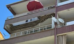 Güngören'de bir binanın balkonu çöktü