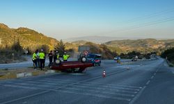 Aydın'da takla atan otomobildeki 2 kişi yaralandı