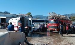 Antalya'da toptancı halinde meydana gelen patlamada 4 kişi yaralandı