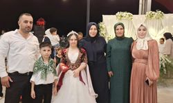 Down sendromlu kızının düğün hayalini gerçekleştirdi