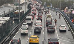 İstanbul'da etkili olan yağış ulaşımı olumsuz etkiledi