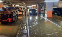 Kadıköy’de su borusu patladı: AVM otoparkı göle döndü