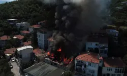 Bursa'da 3 katlı binada çıkan yangın söndürüldü