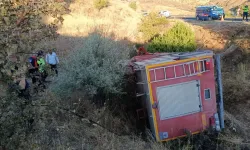 Elazığ'da devrilen itfaiye aracındaki 2 kişi yaralandı
