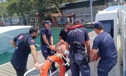 Fethiye açıklarında gezi teknesinde yaralanan çocuğa tıbbi tahliye
