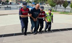 İzmir Büyükşehir personeli, FETÖ'den ihraç polis kimliğiyle yakalandı