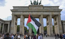 Berlin'de "Gazze'de soykırımı durdurun" çağrısıyla barış gösterisi yapıldı