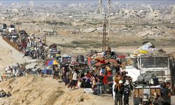 İsrail, Gazze'de saldırılarının yanı sıra Filistinlileri yerinden etmek için psikolojik savaş yürütüyor