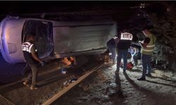Gaziantep’te lastiği patlayan minibüs taklalar atarak devrildi: 2 ölü, 8 yaralı