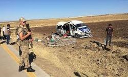 Şanlıurfa'da tarım işçilerini taşıyan minibüsün devrilmesi sonucu 19 kişi yaralandı