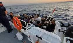 İzmir'de 81 düzensiz göçmen ile 2 göçmen kaçakçılığı zanlısı yakalandı