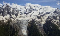 Fransız Alpleri'nde Ecrins Masifi'ne tırmanan iki dağcı hayatını kaybetti