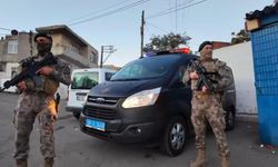 Çorlu’da 900 polisle şafak operasyonu: Uyuşturucu ve silahlar ele geçirildi